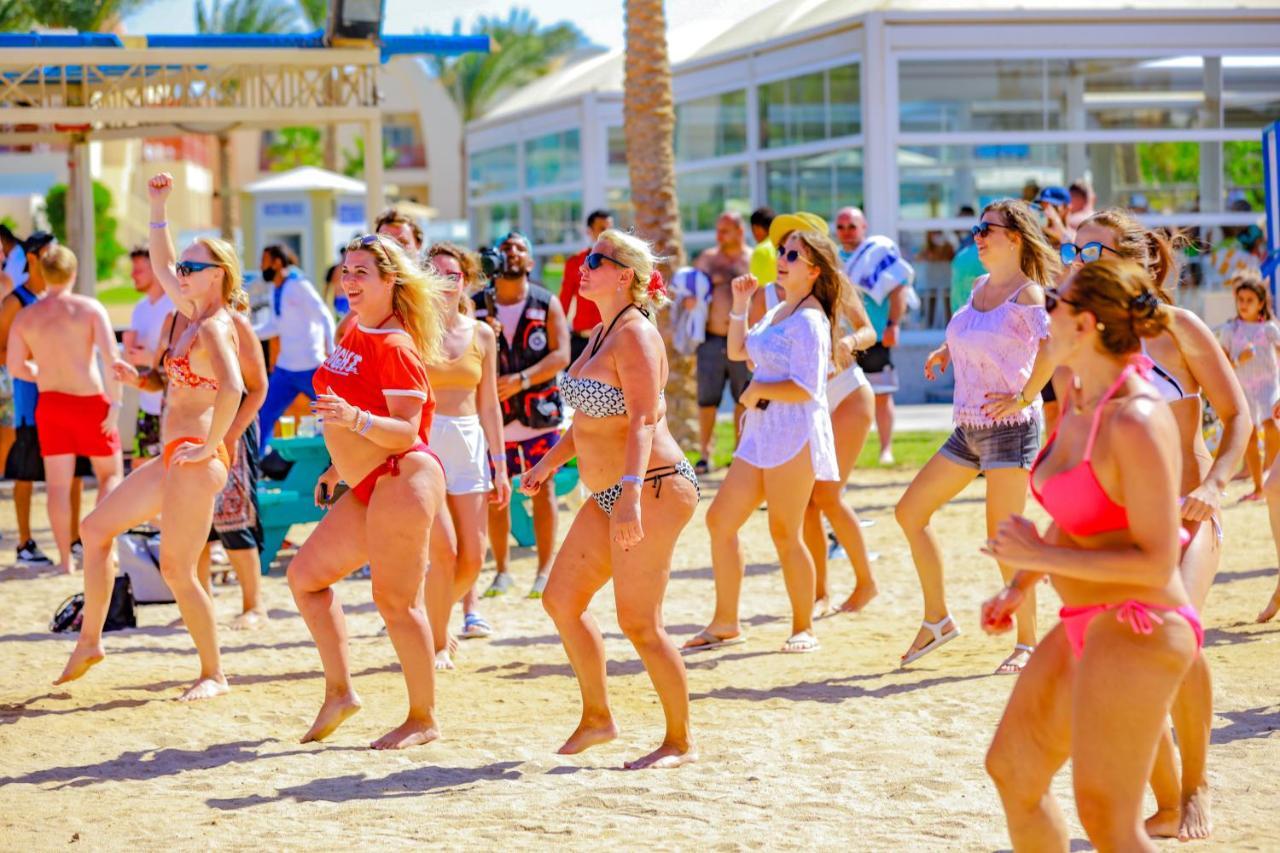 Titanic Palace Families And Couples Only 후르가다 외부 사진 Zumba in Hurghada, Egypt