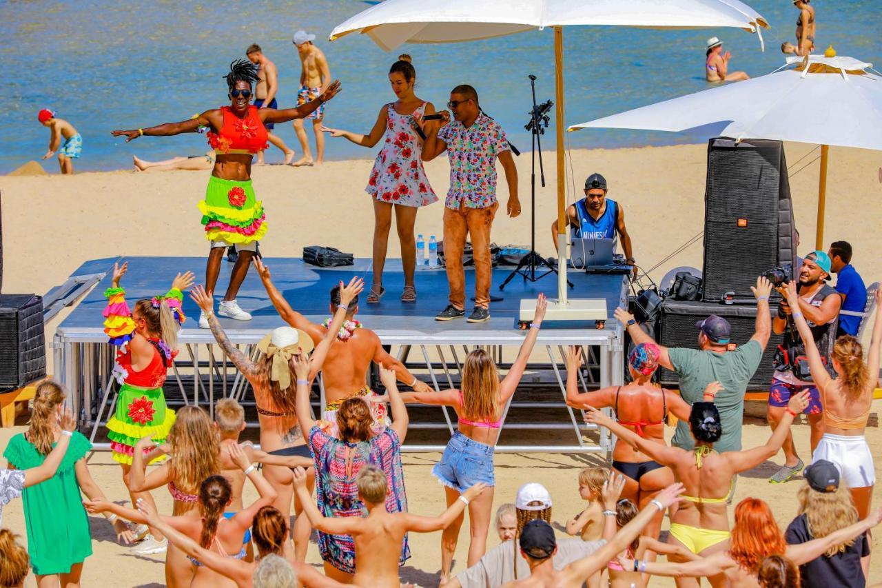 Titanic Palace Families And Couples Only 후르가다 외부 사진 Beach party in Miami