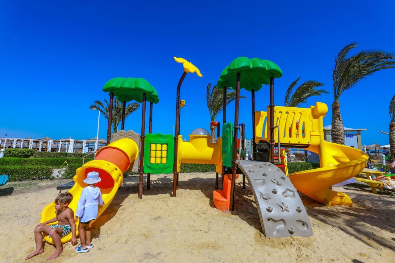 Titanic Palace Families And Couples Only 후르가다 외부 사진 Playground in Egypt