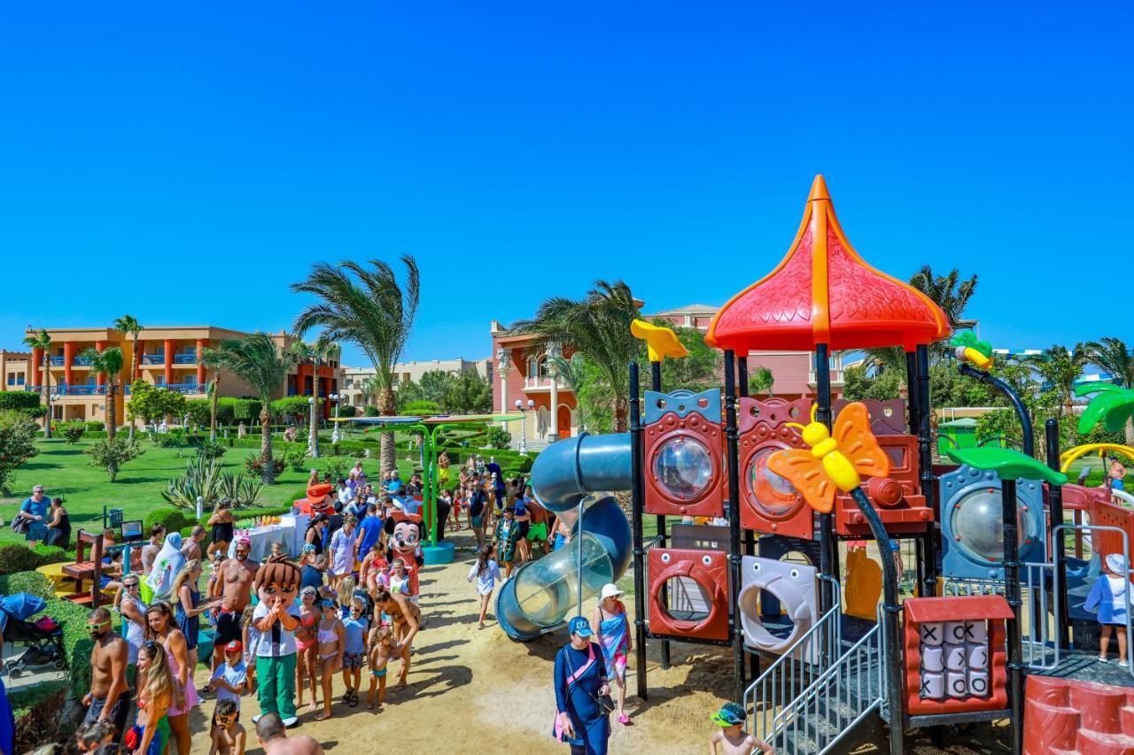 Titanic Palace Families And Couples Only 후르가다 외부 사진 Playground at the resort