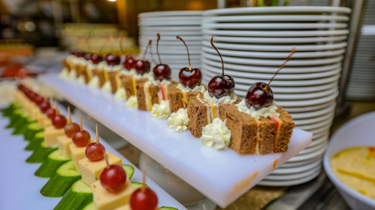 Titanic Palace Families And Couples Only 후르가다 외부 사진 Finger food